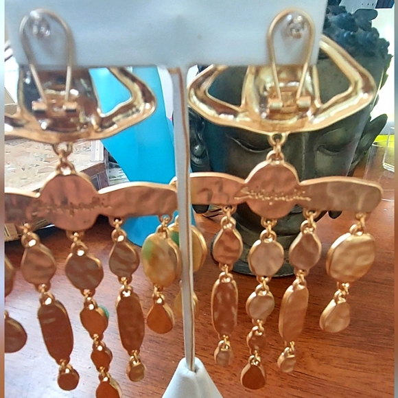 Schiaparelli Green Cabushon eye earrings - Picture 6 of 12